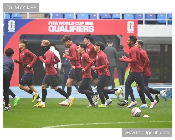 冬季足球运动员专用保暖手套助力寒冷环境中发挥最佳出色竞技表现